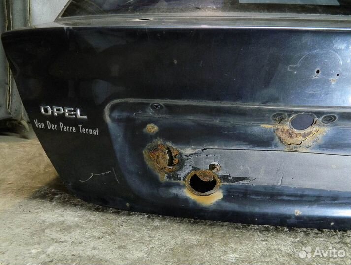 Стекло крышки багажника Opel Vectra B