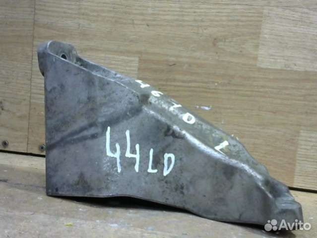 Кронштейн двигателя Audi A4 B5 (S4,RS4) 8D0199307P