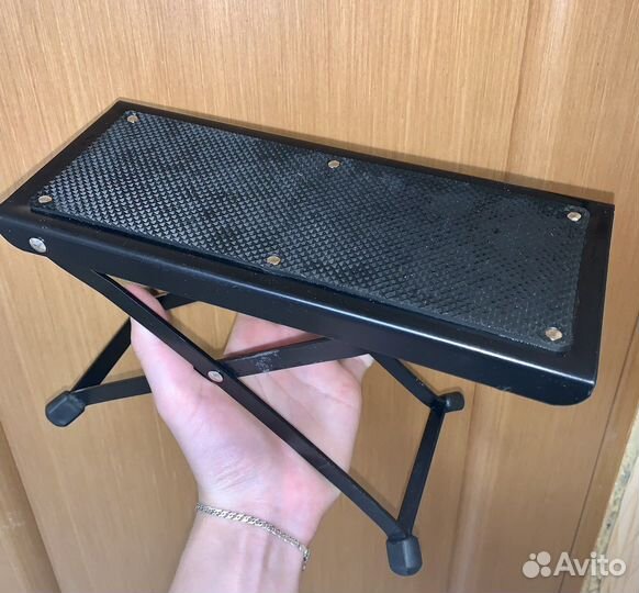 Подставка под ногу гитариста