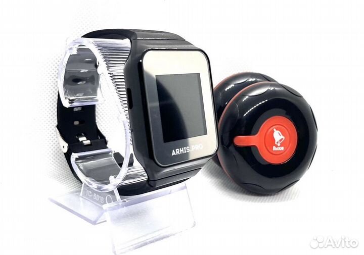 Часы и влагозащищенная кнопка вызова официанта