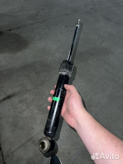 Задний амортизатор Toyota Camry 70