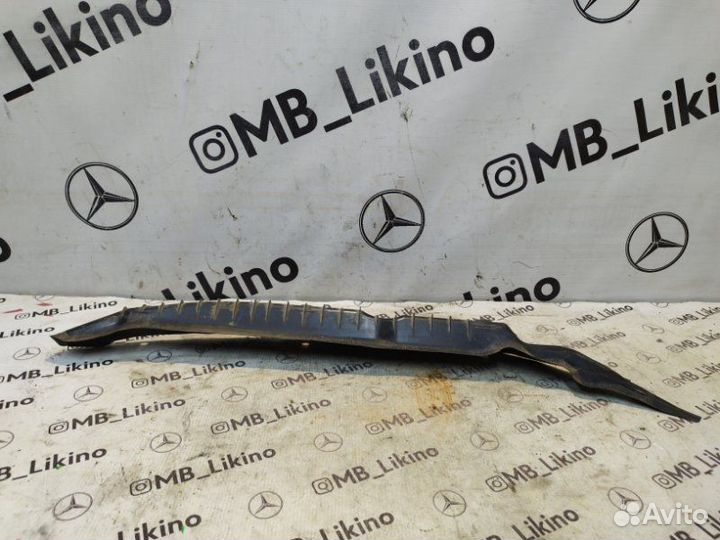 Пыльник крыла правый Mercedes Ml W164