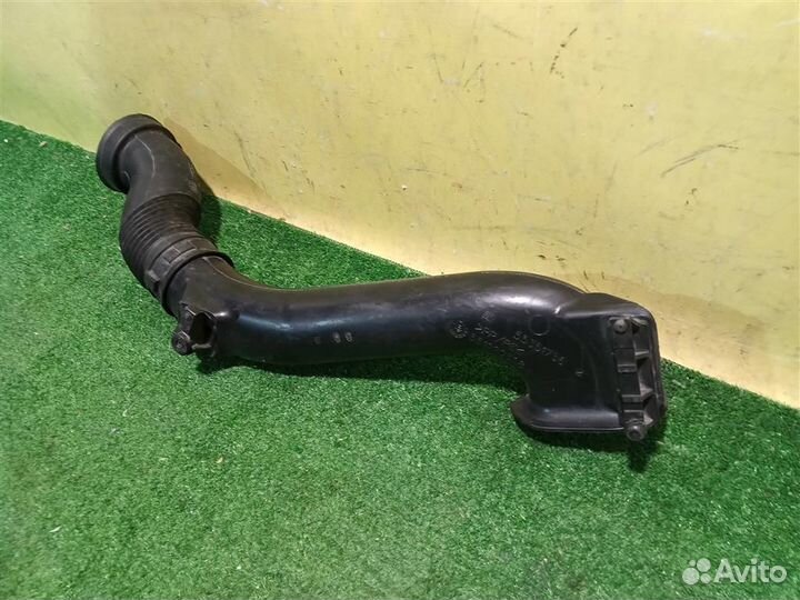 Воздухозаборник Opel Astra H 2004