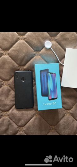 Телефон Honor 8c
