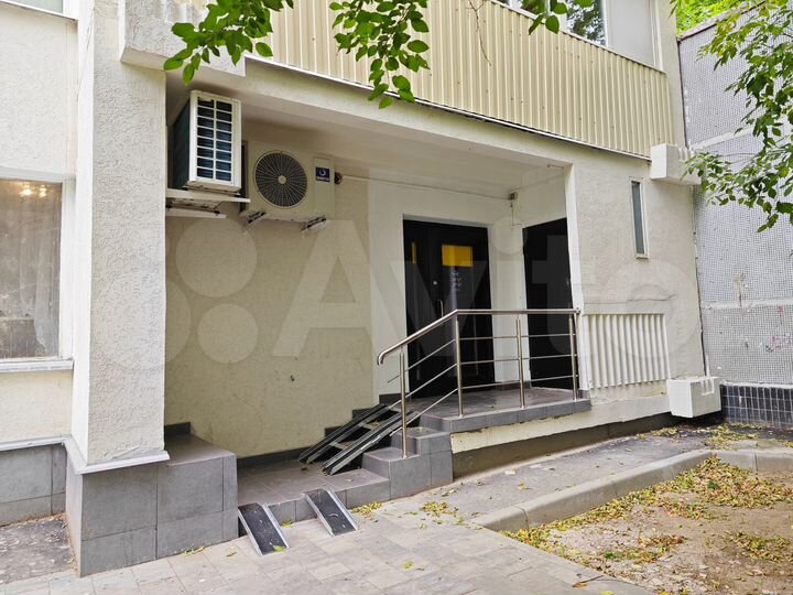 Продажа торговой площади 64.3 м² рядом с метро