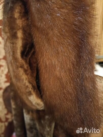 Шуба из мутона, капюшон отделан норкой