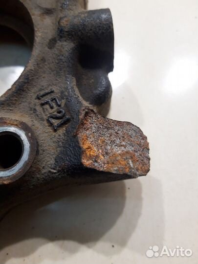 Поворотный кулак (передний, правый)