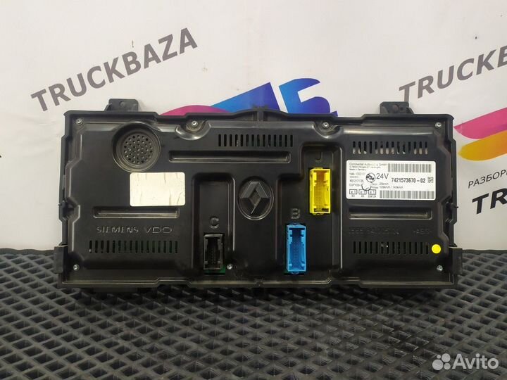 7421573670 Панель приборов