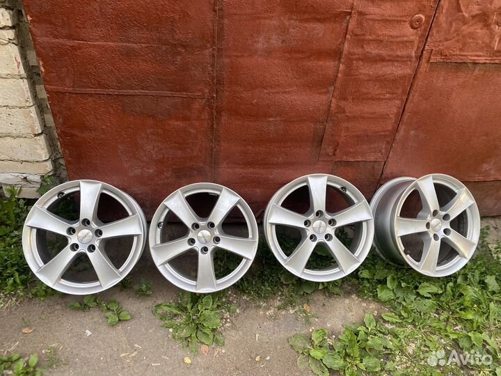 Литые диски r17 5x114.3 dezent