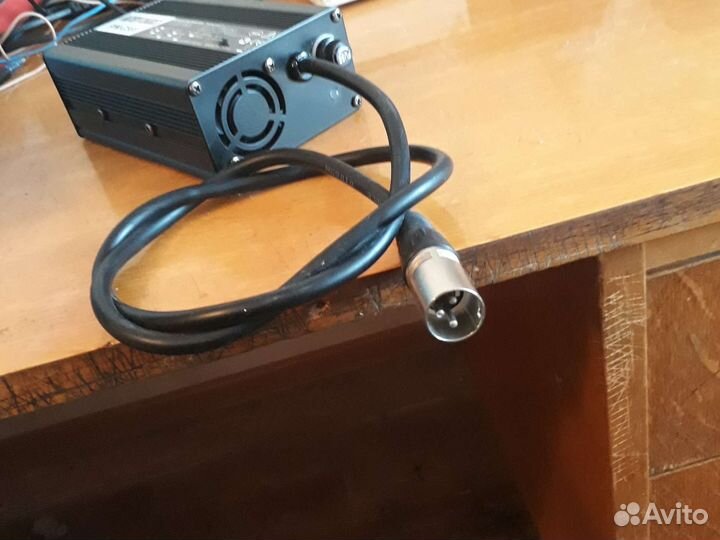 Зарядное устройство для LI ION аккумулятора 48в 5а