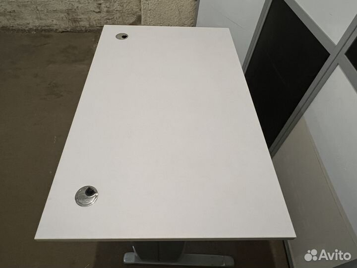 Стол офисный белый 118 х 72 х72см