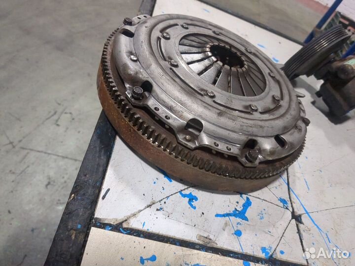 Маховик Volkswagen Touran, 2012