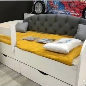 Кушетка-диван с комфортной спинкой для малыша