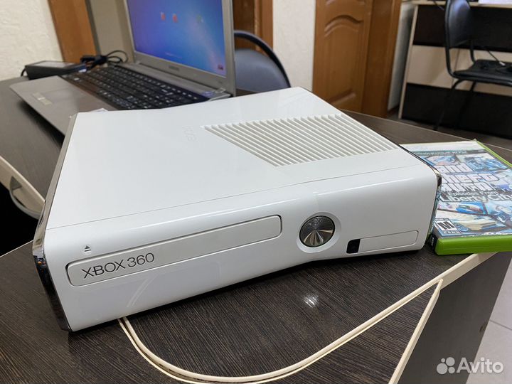 Xbox 360 Slim 2 джоя + 2 диска под восстановление