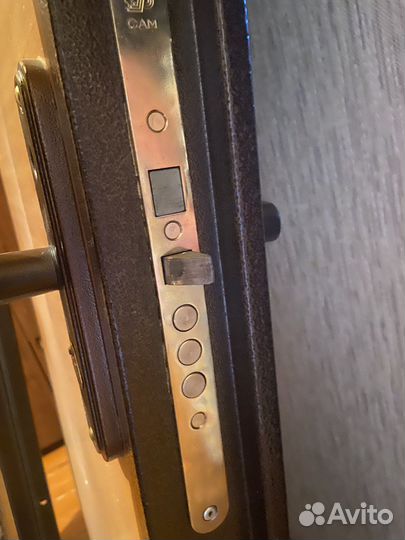 Дверь входная металлическая правая бу