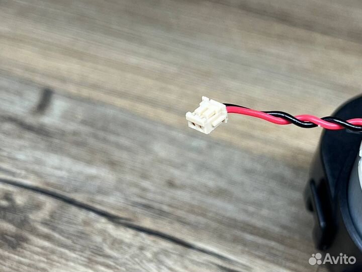 Мотор боковой щетки левый (L) Midea M7