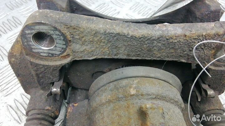 Суппорт передний правый Ford Fiesta 6 2009