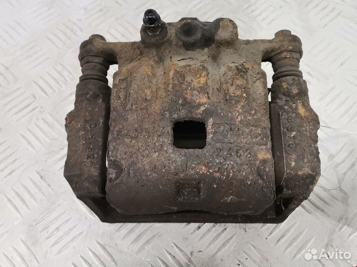 Суппорт передний правый Ford Fiesta 5 рест. 2010