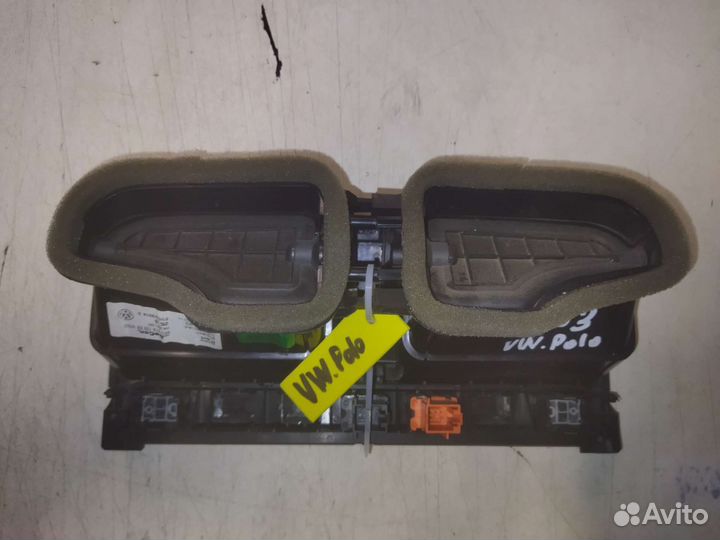 Центральная панель с дефлекторами VW Polo