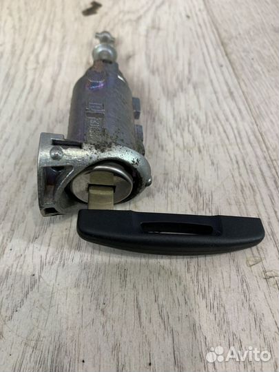 Личинка замка двери Renault fluence Лев