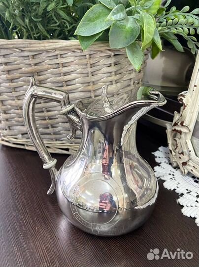 Посеребрённый кувшин для воды или молока. Англия