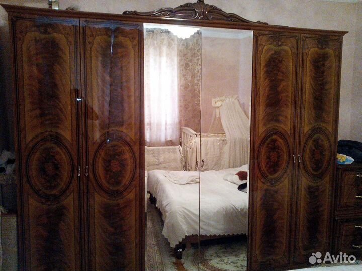 Спальный гарнитур