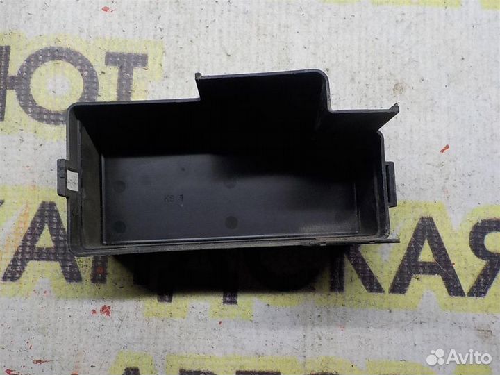 Крышка блока предохранителей Nissan Serena 1992-2