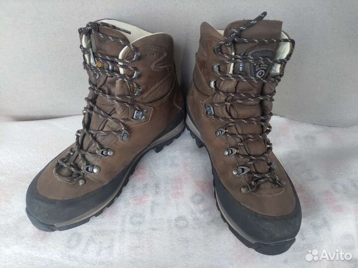 Треккинговые ботинки мужские