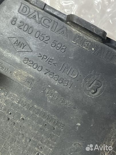 Заглушка буксировочного крюка Sandero 1 передняя