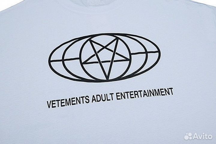 Футболка vetements на руках