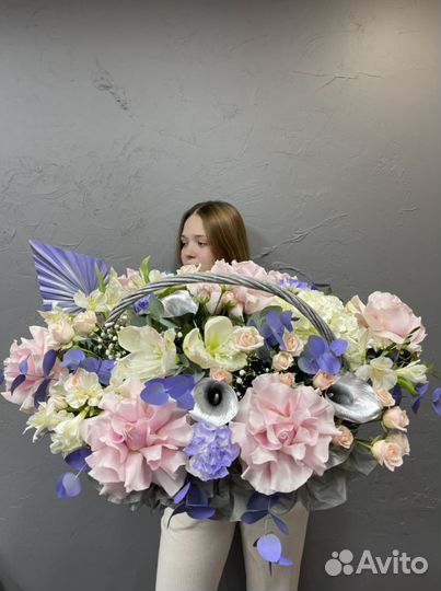 Шикарные цветы в корзине с доставкой