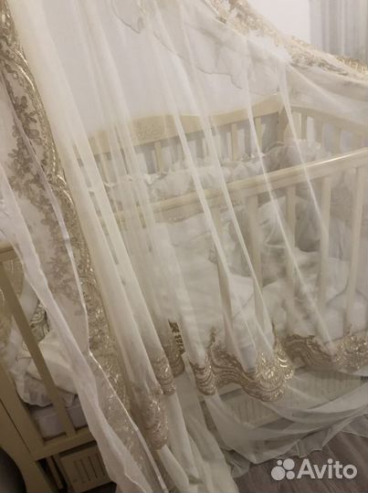 Детская кроватка с маятником и ящиком