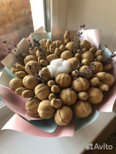 Съедобные букеты из орехов и сухофруктов