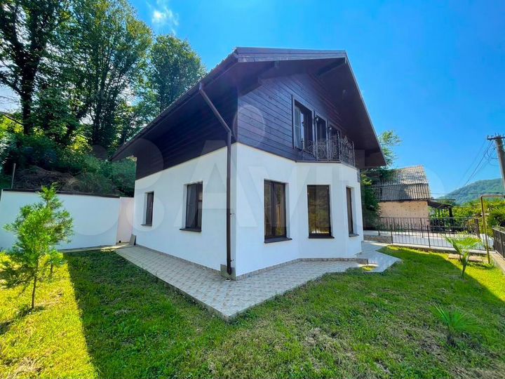 Дом 180 м² на участке 5 сот.