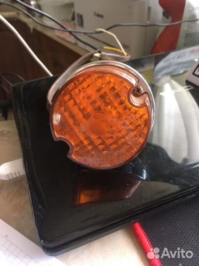 Поворотник, катафот Ява