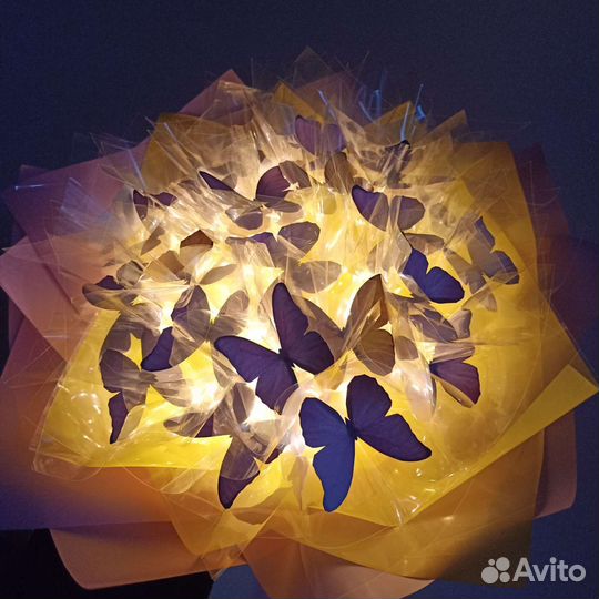 Букет из бабочек с подсветкой