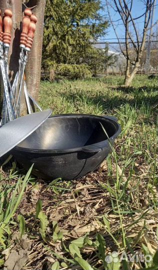 Kaзан чyгунный 12 литpoв