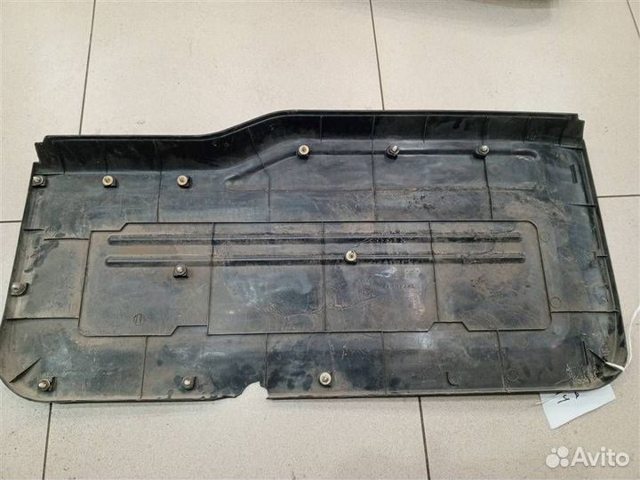 Обшивка двери багажника нижняя Mitsubishi Pajero