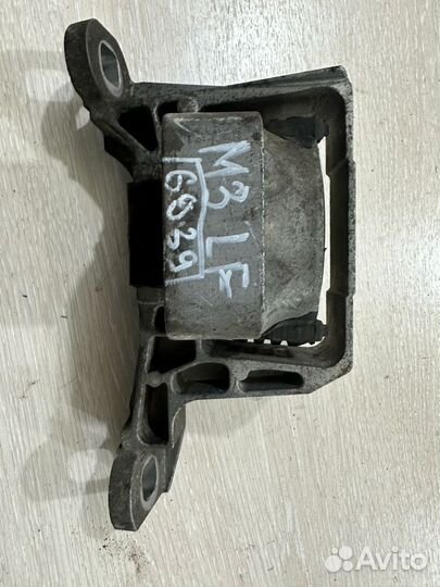 Правая опора двигателя Mazda 3 LF 2.0 ориг 6939