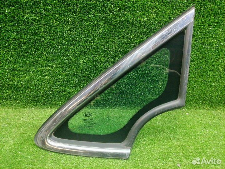 Стекло кузовное глухое переднее левое Kia Ceed 2