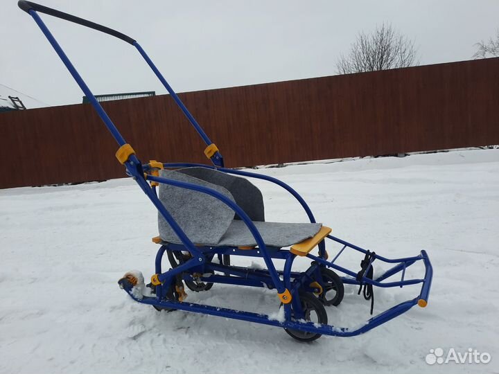 Детские санки с выдвижными колесами