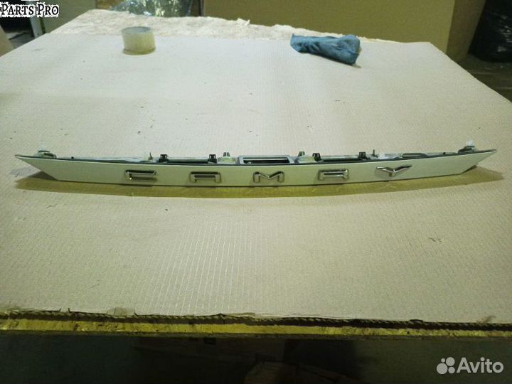 Накладка крышки багажника Тайота Камри хв70