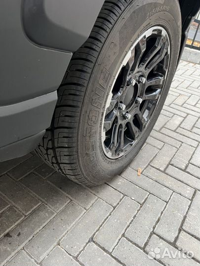 Roadstone Roadian HP SUV 215/65 R16