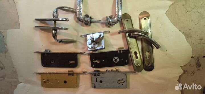 Замки и ручки дверные бу