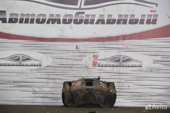 Суппорт перед лево c Honda Stream RN8 R20A