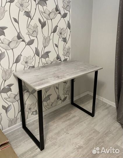 Стол в стиле лофт