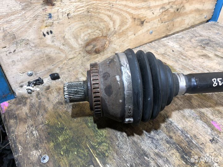 Приводной вал левый Audi A4 B6, A4 B7 1,8 вариатор