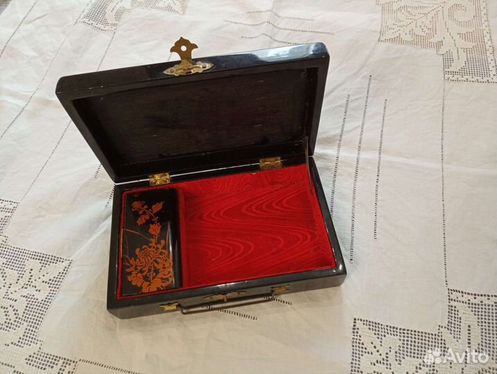 Шкатулка Китай 50-хгг. с перламутром