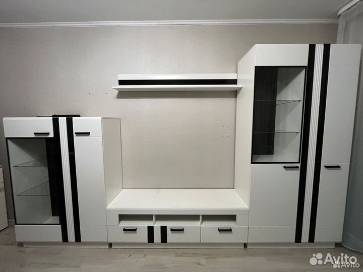 Шкаф со стеклом низкий Магнолия