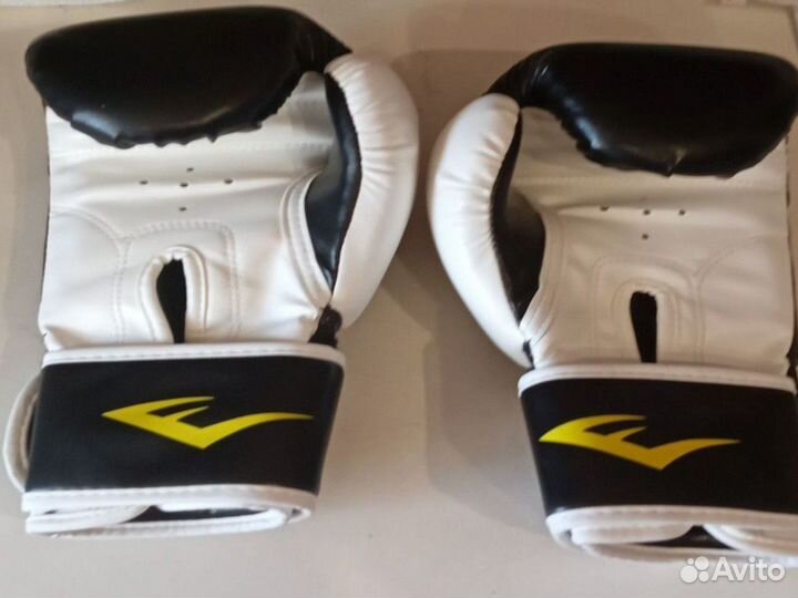 Боксерские перчатки 10 oz Everlast